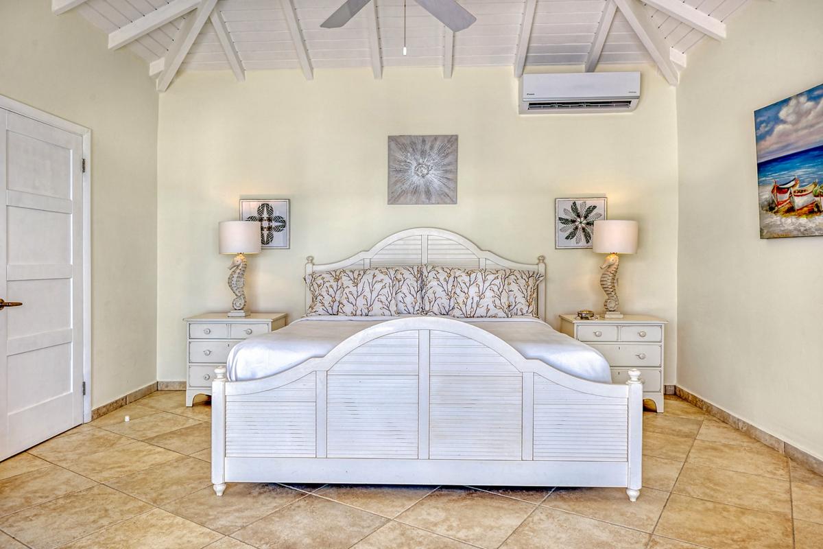Luxury Pool Villa St Martin - The bedroom 1